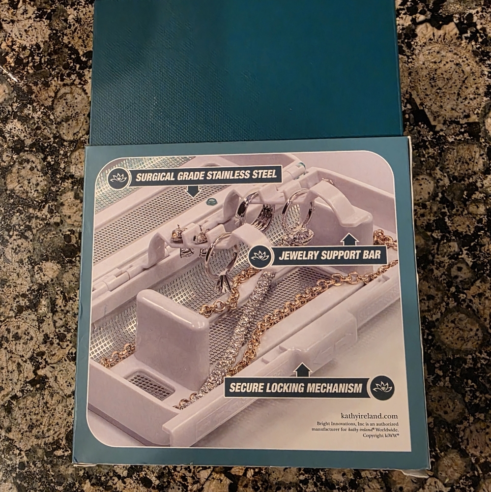 Kathy Ireland Gem Spa Jewelry Cleaner  NWT